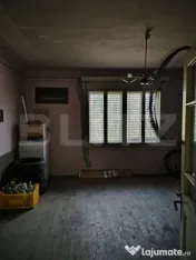 Casă cu teren, livadă, lac și izvor - ideală pentru locu