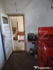 Casă cu teren, livadă, lac și izvor - ideală pentru locu