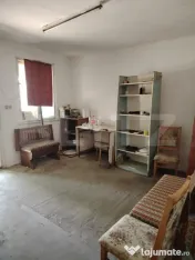 Casă cu teren, livadă, lac și izvor - ideală pentru locu
