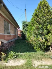 Casă cu teren, livadă, lac și izvor - ideală pentru locu