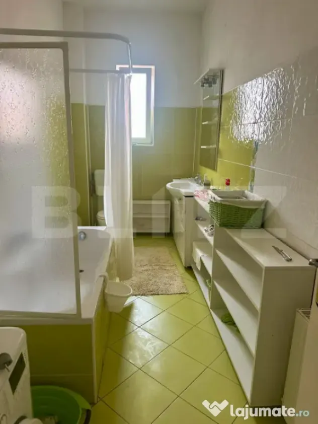 Apartament 3 camere la casă, mobilat, cu terasă și parcar