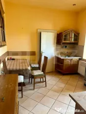 Apartament 3 camere la casă, mobilat, cu terasă și parcar 