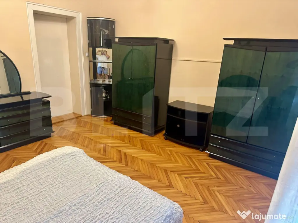 Apartament 3 camere la casă, mobilat, cu terasă și parcar