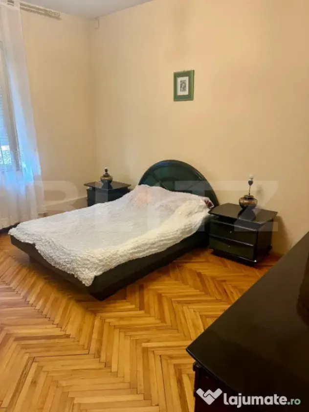 Apartament 3 camere la casă, mobilat, cu terasă și parcar