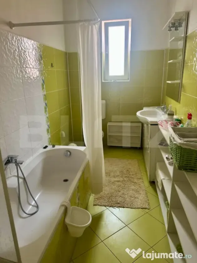 Apartament 3 camere la casă, mobilat, cu terasă și parcar