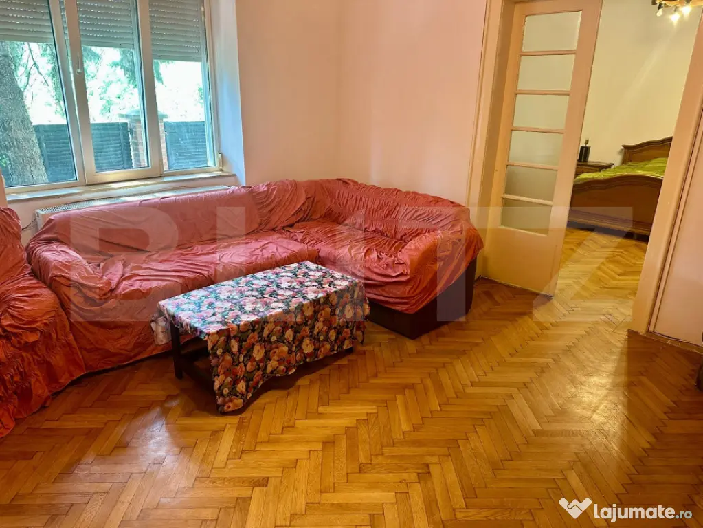 Apartament 3 camere la casă, mobilat, cu terasă și parcar