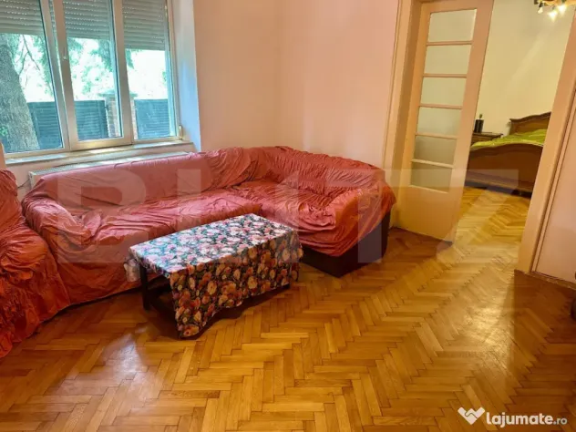 Apartament 3 camere la casă, mobilat, cu terasă și parcar