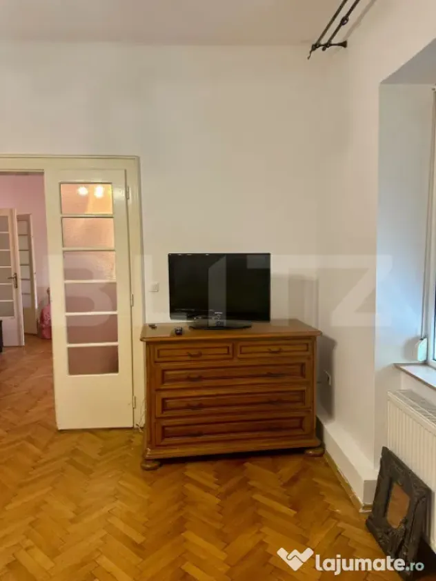 Apartament 3 camere la casă, mobilat, cu terasă și parcar
