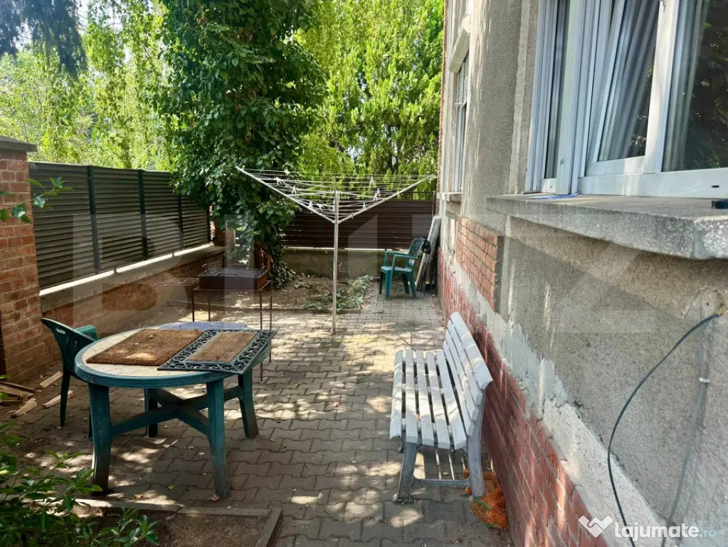 Apartament 3 camere la casă, mobilat, cu terasă și parcar