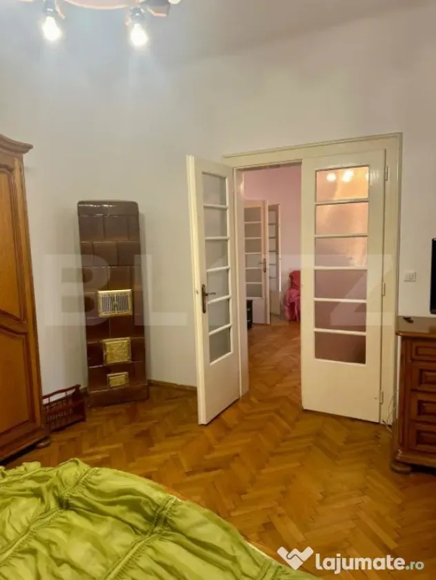 Apartament 3 camere la casă, mobilat, cu terasă și parcar