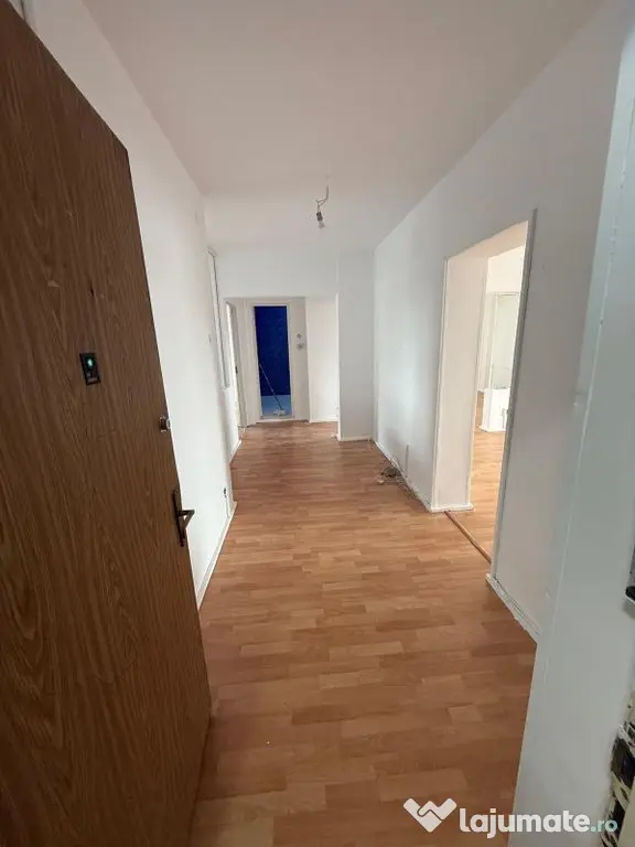 Zona Piața Alba Iulia | Spațiu / Apartament 3 Camere (7...