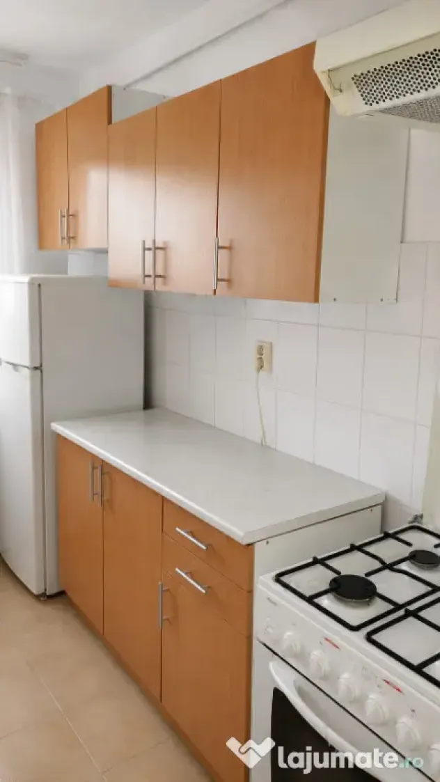 Apartament 2 camere, etaj 2/4, mobilat, utilat, zona Astra Piata!