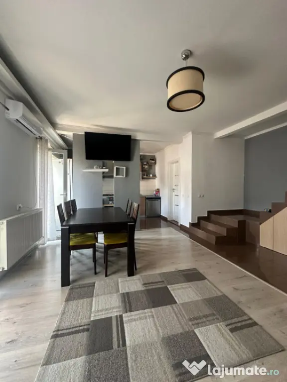 Apartament la vila de 4 camere 90 mp, curte comuna Zona Muze