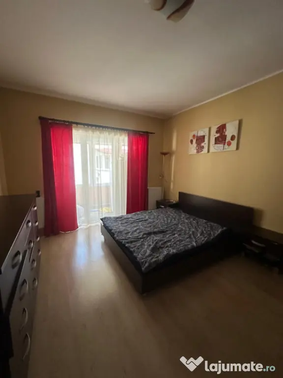 Apartament la vila de 4 camere 90 mp, curte comuna Zona Muze