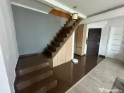 Apartament la vila de 4 camere 90 mp, curte comuna Zona Muze 