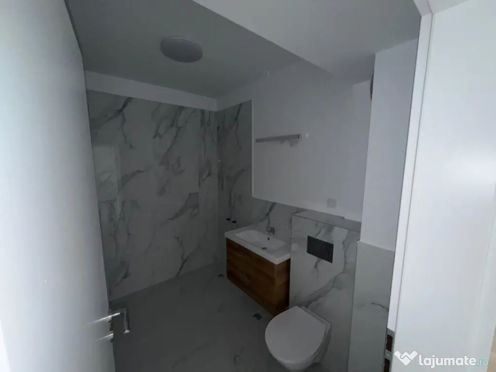 Apartament 3 camere, 66 mp, zona Teilor
