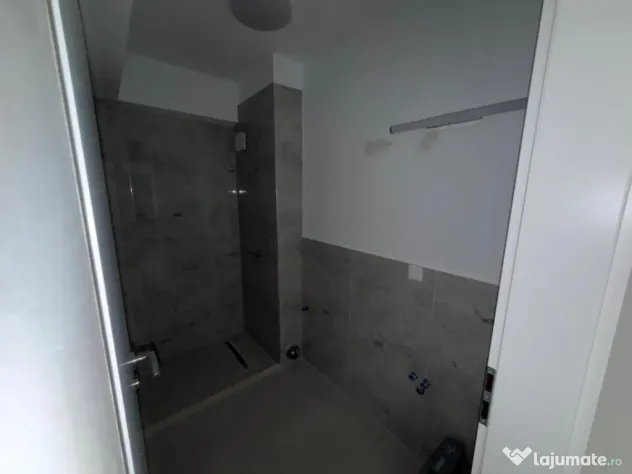 Apartament 3 camere, 66 mp, zona Teilor
