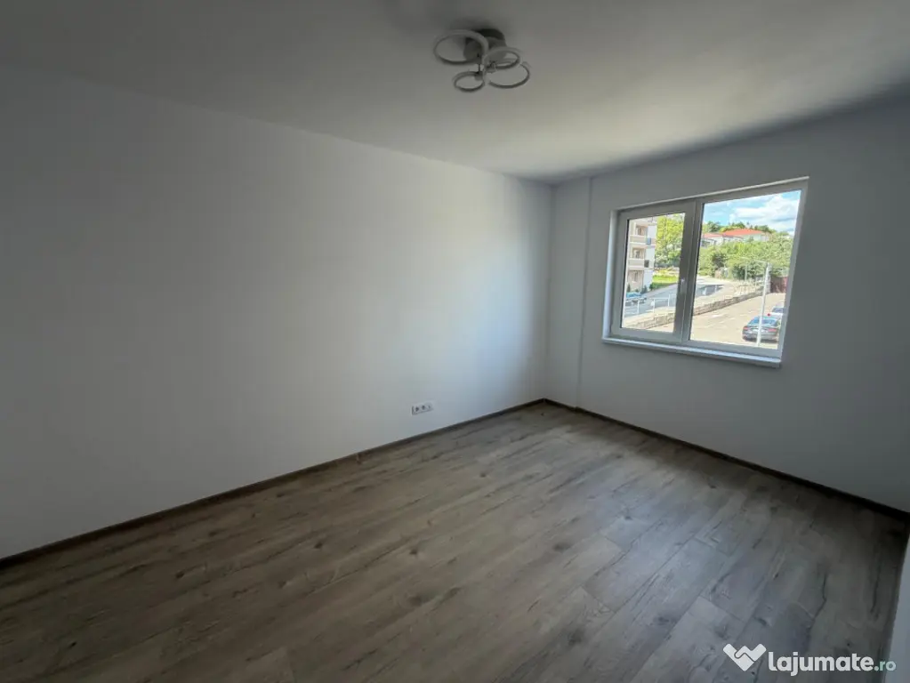Apartament 3 camere, 66 mp, zona Teilor