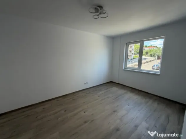 Apartament 3 camere, 66 mp, zona Teilor