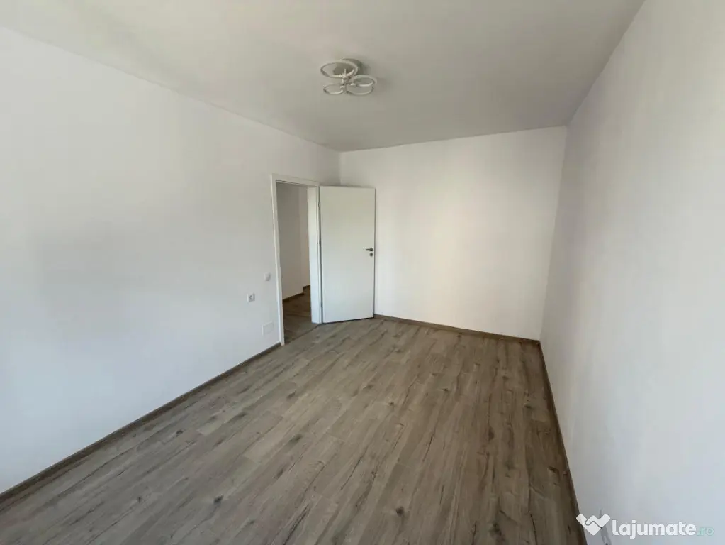 Apartament 3 camere, 66 mp, zona Teilor