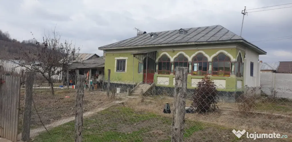 Casa cu 3 camere, mobilata, in comuna Saliste | Teren genero