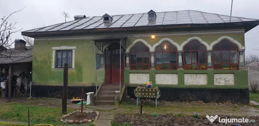 Casa cu 3 camere, mobilata, in comuna Saliste | Teren genero