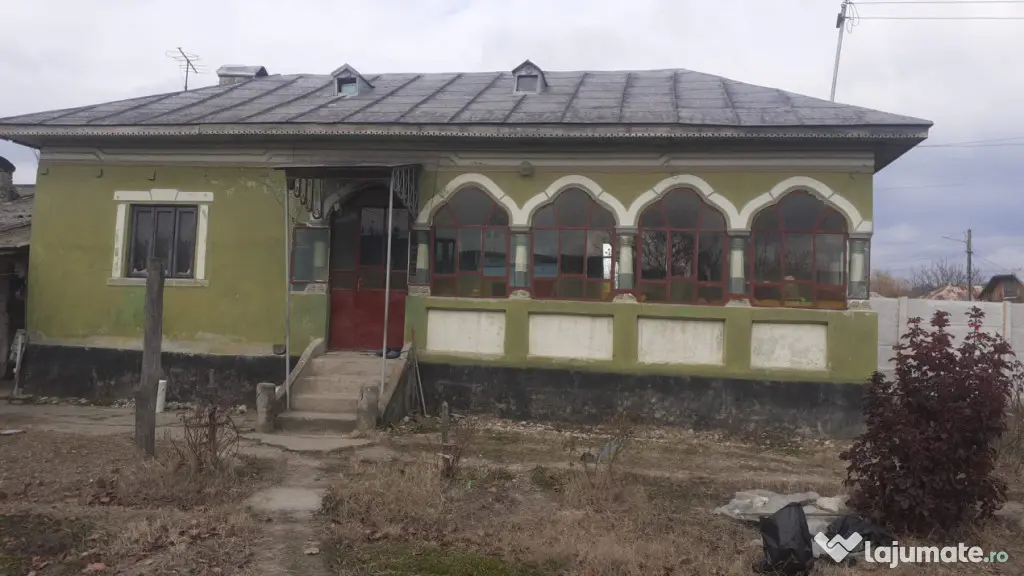 Casa cu 3 camere, mobilata, in comuna Saliste | Teren genero