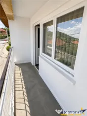 Casa individuala cu 5 camere, garaj, pivnita si curte propri 