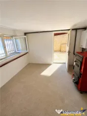 Casa individuala cu 5 camere, garaj, pivnita si curte propri 