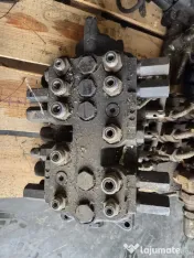 Distribuitor Rexroth Buldoexcavator Case New Holland 
