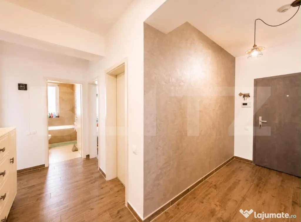 Apartament 3 camere de vânzare, Tractorul, Brașov