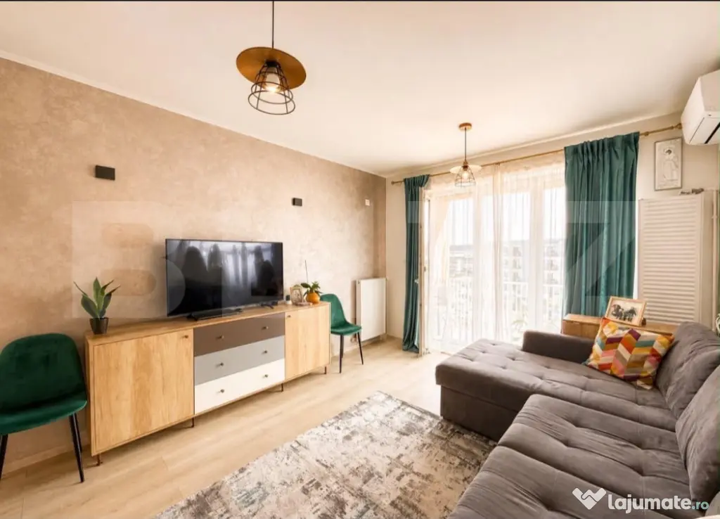 Apartament 3 camere de vânzare, Tractorul, Brașov