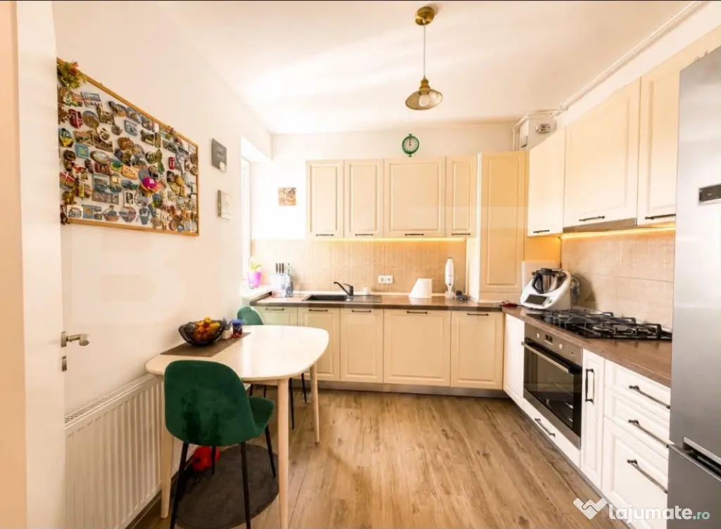 Apartament 3 camere de vânzare, Tractorul, Brașov