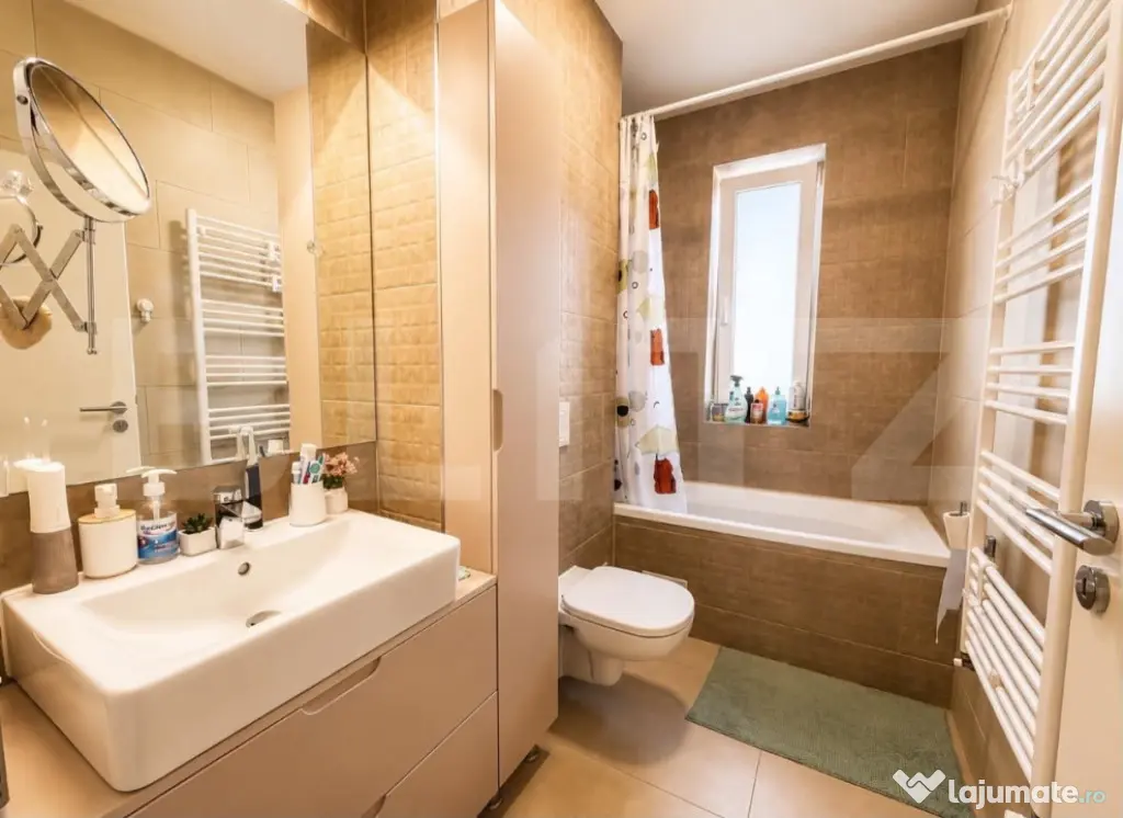 Apartament 3 camere de vânzare, Tractorul, Brașov