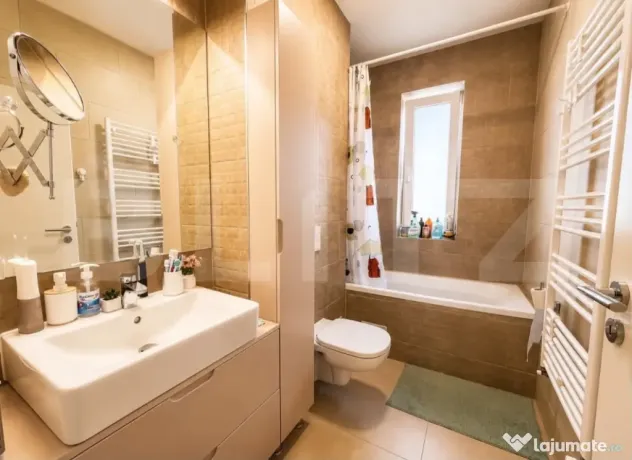 Apartament 3 camere de vânzare, Tractorul, Brașov