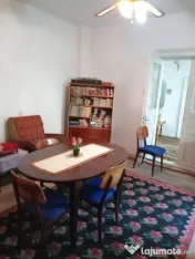 Casă de vânzare–3 dormitoare, 2 livinguri,ideală și pe