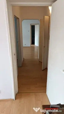 Vând apartament cu 3 camere Hunedoara central