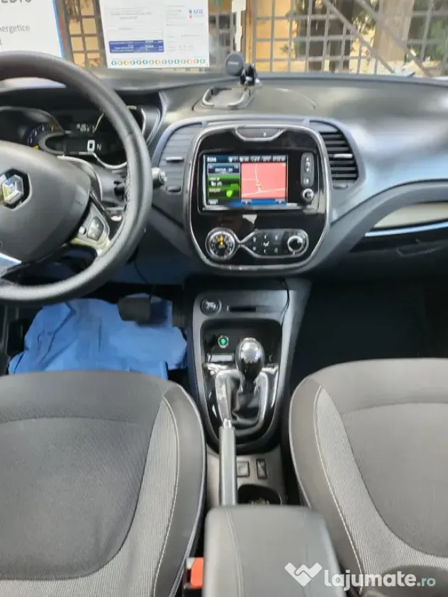 Vand Renault Captur 2014 cu motor de 1.5 dCi și cutie automată EDC