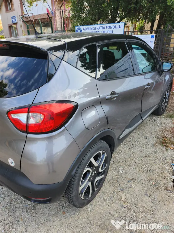 Vand Renault Captur 2014 cu motor de 1.5 dCi și cutie automată EDC