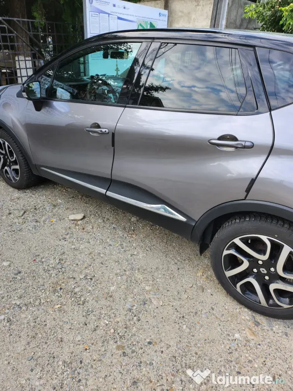 Vand Renault Captur 2014 cu motor de 1.5 dCi și cutie automată EDC