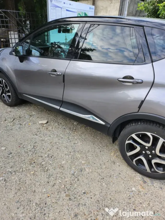 Vand Renault Captur 2014 cu motor de 1.5 dCi și cutie automată EDC