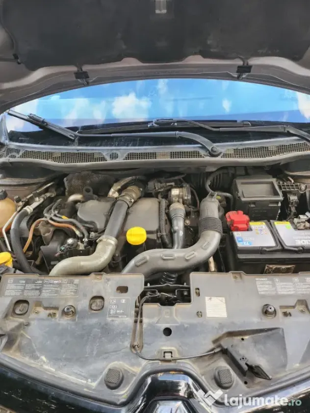 Vand Renault Captur 2014 cu motor de 1.5 dCi și cutie automată EDC