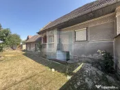 Casa 3 camere, beci ,teren 610 mp + grădină 620 mp-Loc.... 