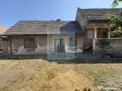 Casa 3 camere, beci ,teren 610 mp + grădină 620 mp-Loc.... 