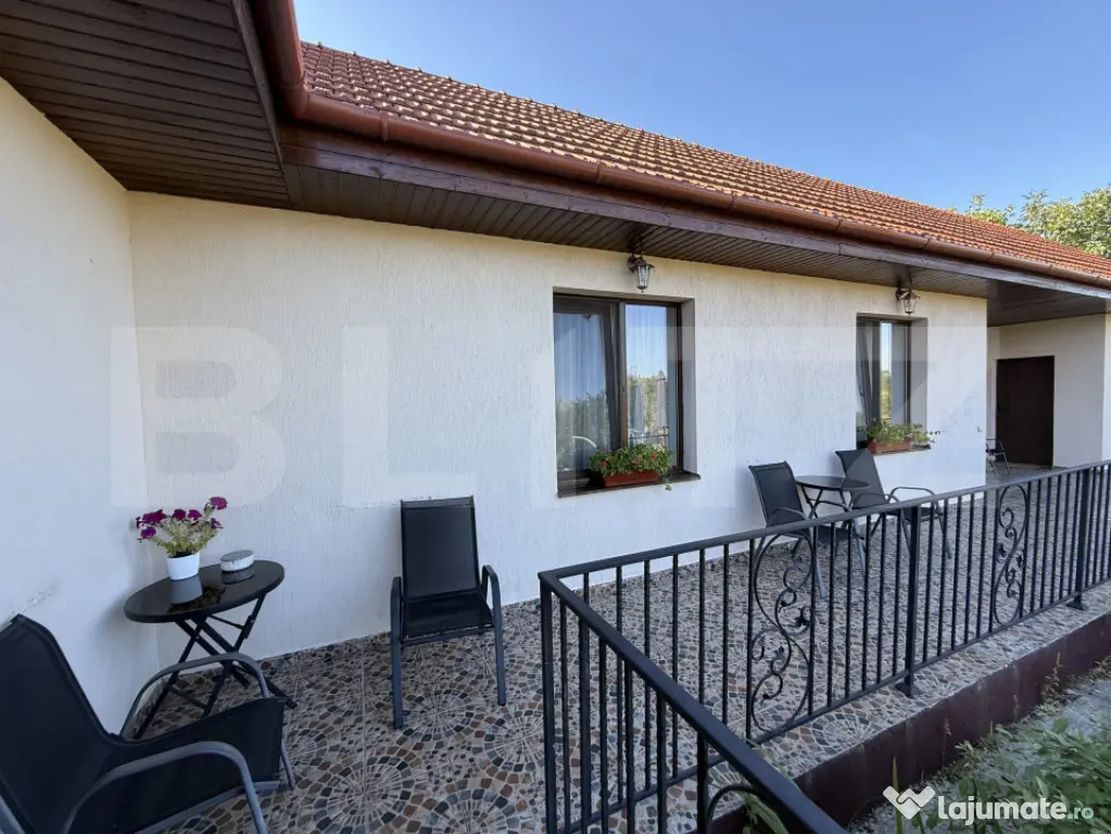 Pensiune cu 4 camere, teren 1570 mp, zona Lazuri - Lazuri (Satu-Mare)