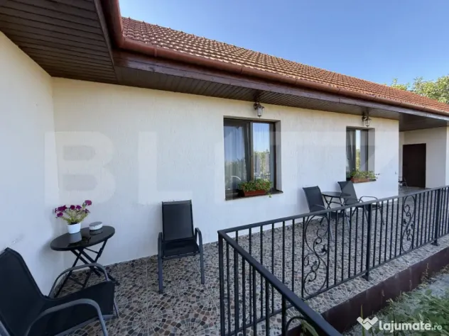 Pensiune cu 4 camere, teren 1570 mp, zona Lazuri - Lazuri (Satu-Mare)
