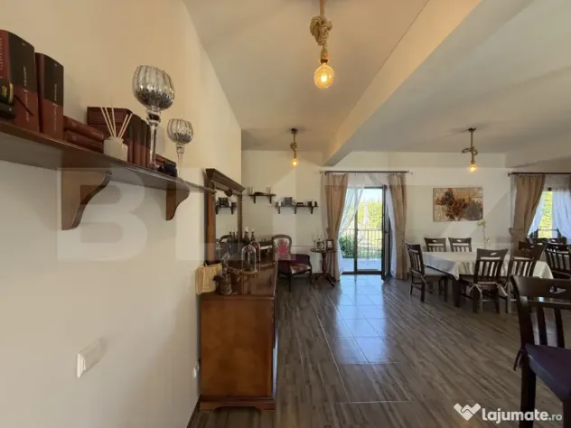 Pensiune cu 4 camere, teren 1570 mp, zona Lazuri - Lazuri (Satu-Mare)