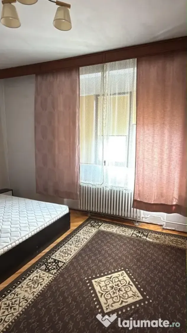 Apartament 3 camere spatios cu terasa la casa tip bloc Lipovei