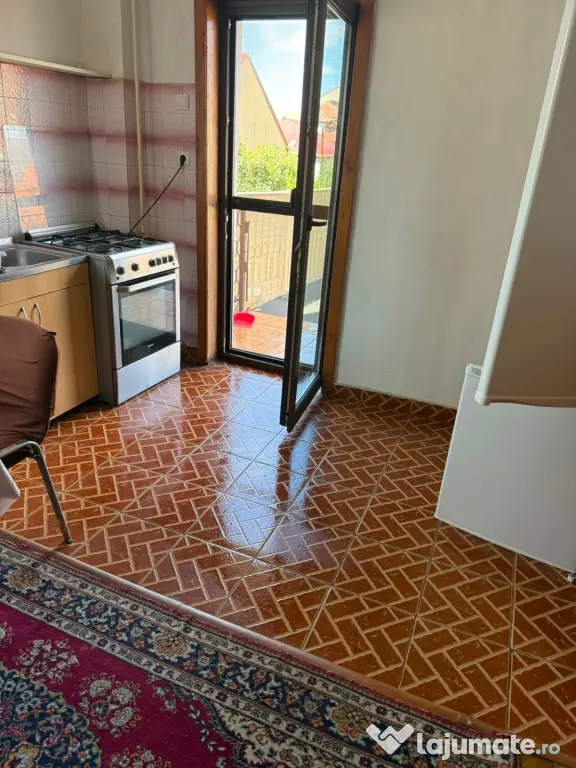 Apartament 3 camere spatios cu terasa la casa tip bloc Lipovei