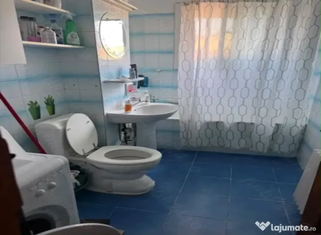 Apartament 3 camere spatios cu terasa la casa tip bloc Lipovei